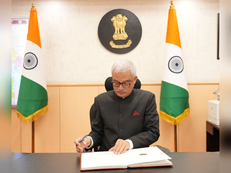 Election Commissioner Vivek Joshi reviews preparations for Bihar Assembly polls