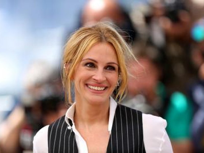 Julia Roberts pooch passes away, ex-husband Daniel Moder consoles the actress