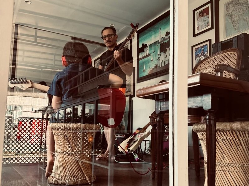 How Kareena Kapoor made up for missing the Guns N' Roses concert with her own band