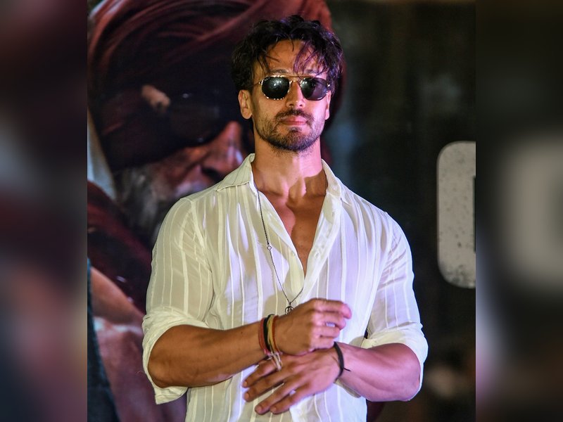 Tiger Shroff’s dance face-off with young fan steals the spotlight at Zee Cine Awards 2025