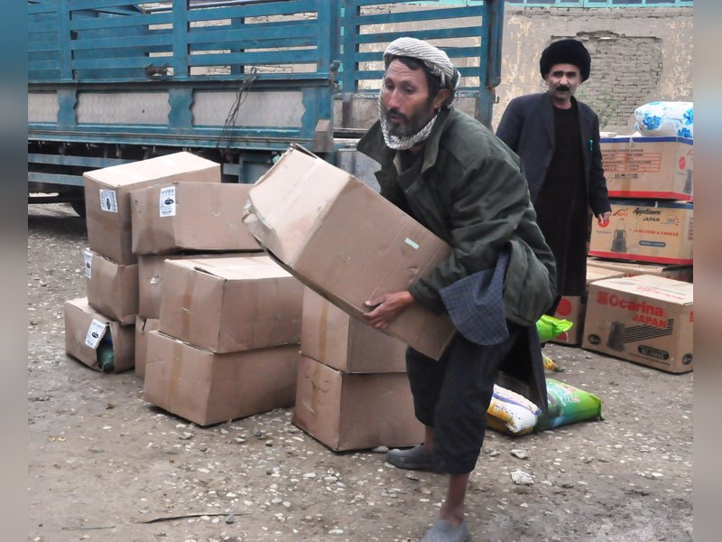India sends humanitarian aid to Afghan refugees as Pak continues mass deportations