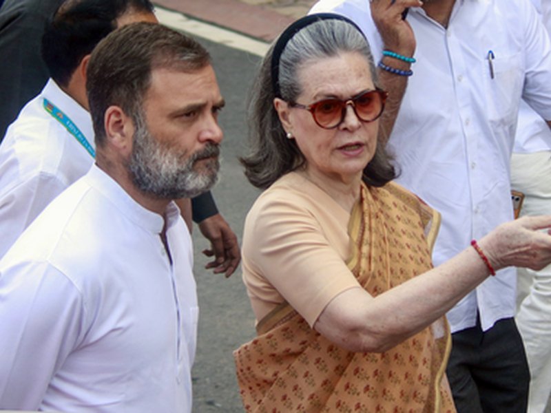 Sonia, Rahul Gandhi enjoyed Rs 142 crore of 'proceeds of crime' in National Herald case, ED tells Delhi court (File Photo)