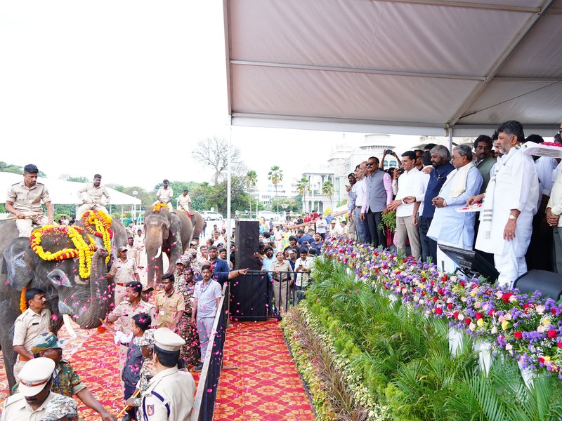 Karnataka hands over four trained Kumki elephants to Andhra Pradesh