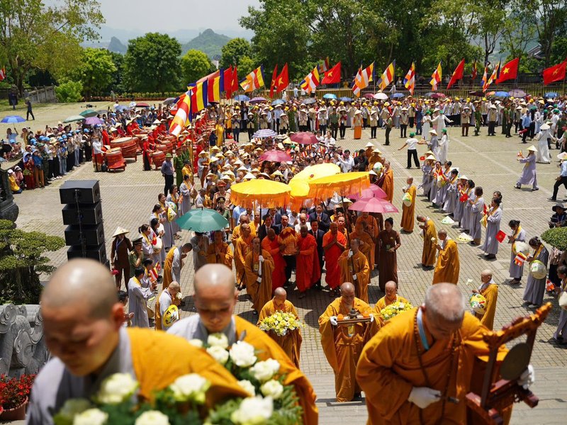 Devotees pay homage to sacred relics of Lord Buddha at Vietnam's Bai Dinh Pagoda