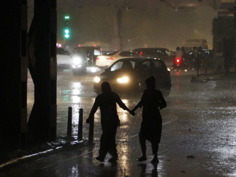 Heavy rain, strong winds lash Delhi-NCR; Metro services affected, flights delayed