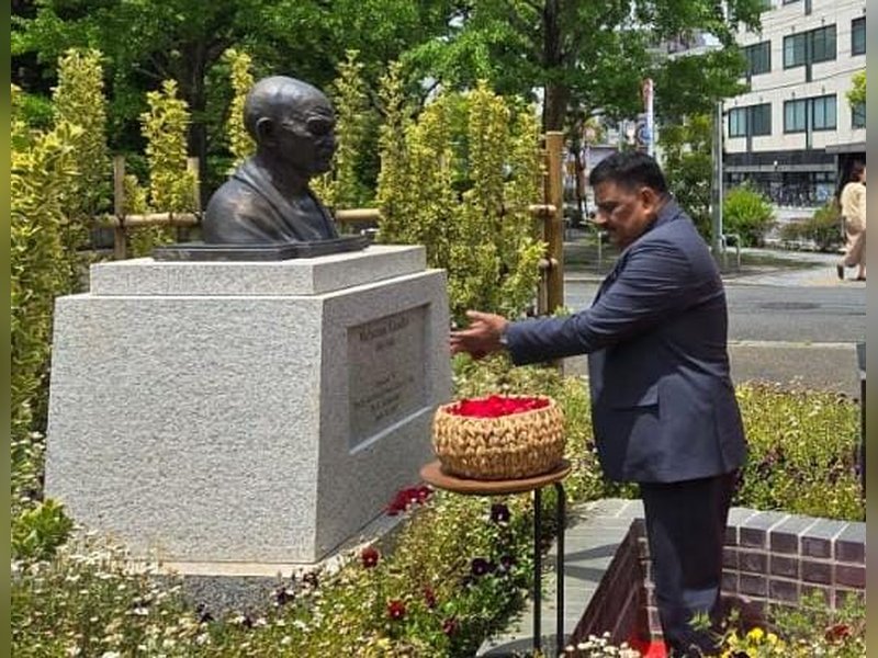 All-party delegation pays floral tributes to Mahatma Gandhi in Tokyo