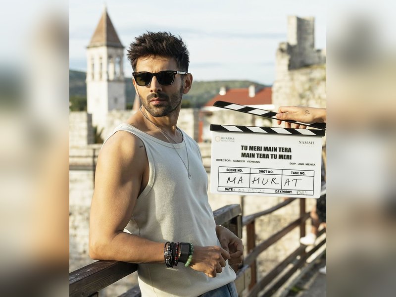 Karan Johar reacts after Kartik Aaryan flaunts his new look from ‘Tu Meri Main Tera Main Tera Tu Meri’	
