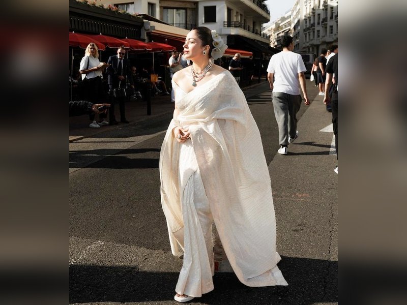 Following the footsteps of Aishwarya, Nehha Pendse represents the timeless Indian beauty at Cannes	