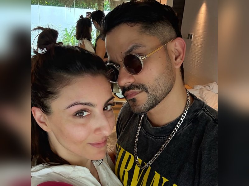 Soha Ali plants a birthday kiss on Kunal Kemmu; Kareena Kapoor calls her brother-in-law ‘hottest director in town’