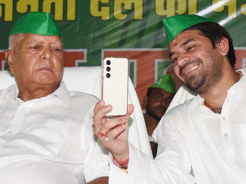 Lalu Prasad Yadav expels son Tej Pratap from RJD for six years for ‘immoral behaviour’ (Lead)
