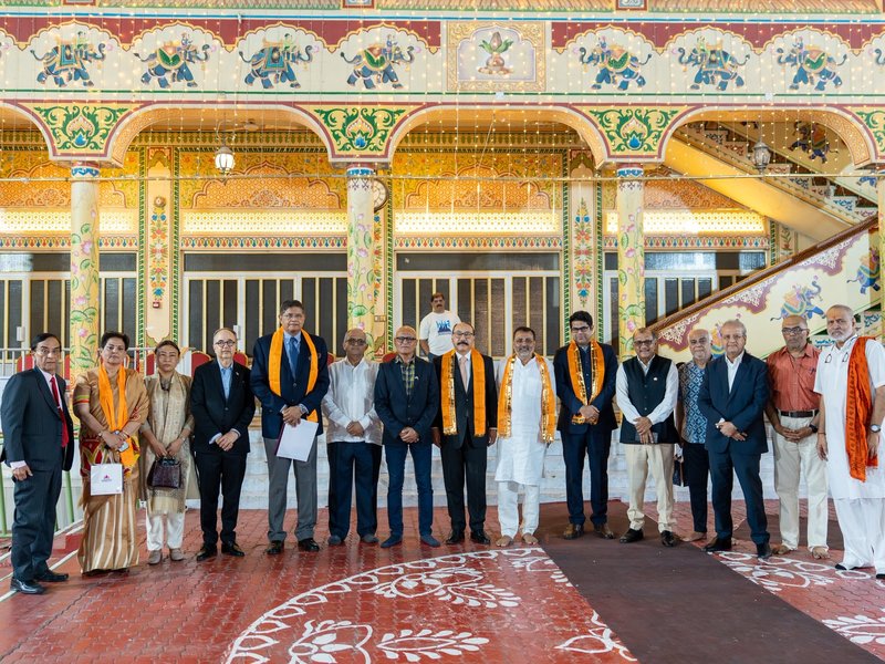 Indian MPs offer prayers at Bahrain’s 200-year-old temple, gurdwara