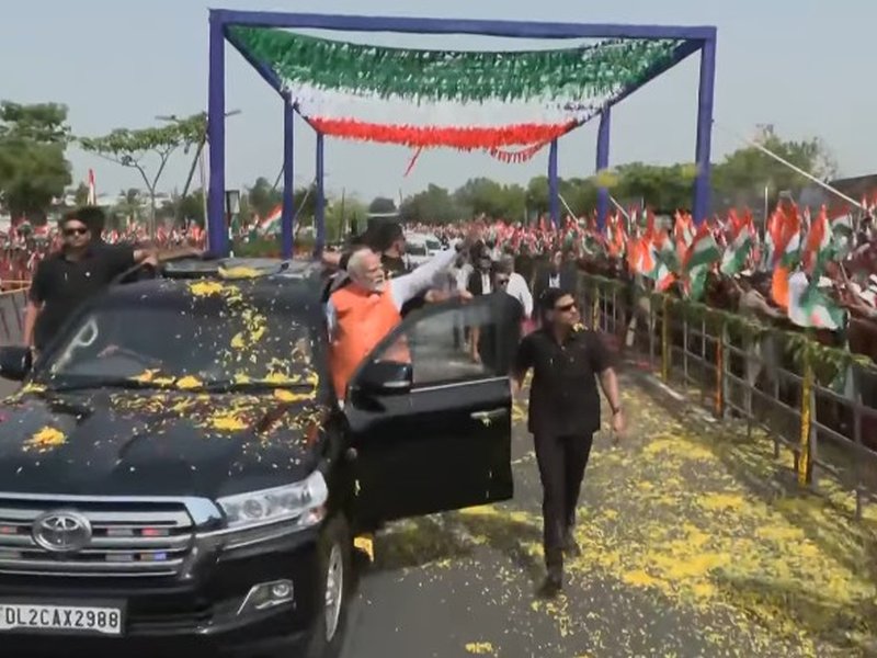 Amid 'Bharat Mata ki Jai' chants, PM Modi receives rousing welcome in Vadodara