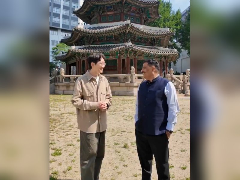 Meeting ‘Korean Bihari’ was special, says MP Sanjay Jha after interacting with YouTuber Lee