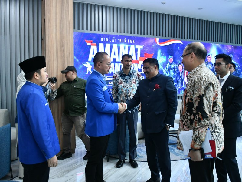 Indonesia: Indian delegation interacts with political leaders, Ambassadors of 20 countries 