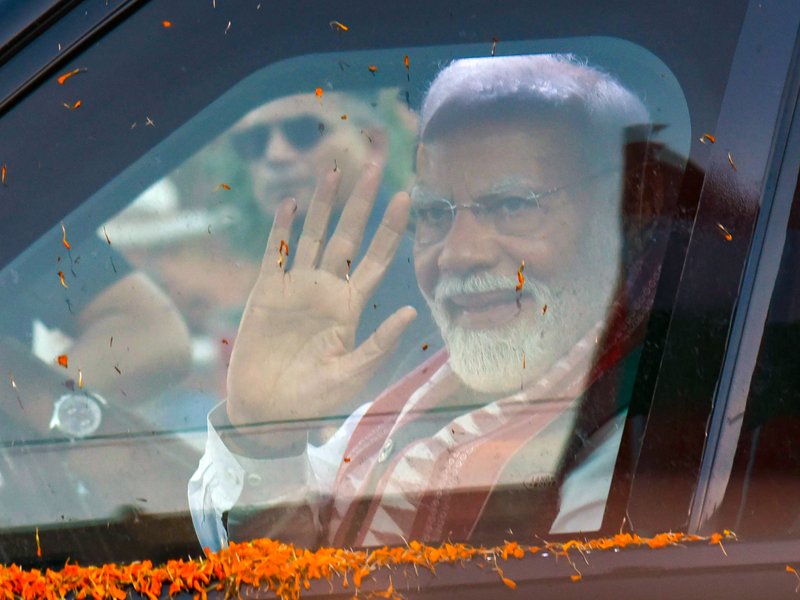 PM Modi holds key party meeting in Patna after grand roadshow