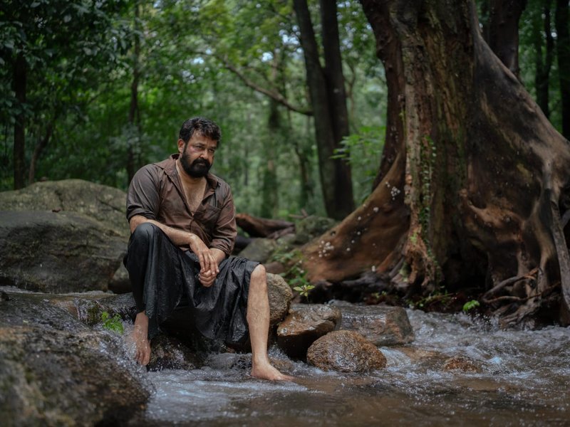 Mohanlal presents golden vel as offering at Murugan temple for Thudarum's success! 