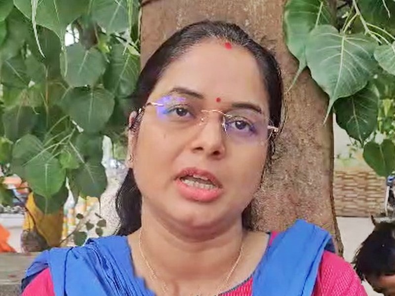 ‘My husband is innocent’: Wife of Lucknow Assistant Commissioner defends him in IRS assault case