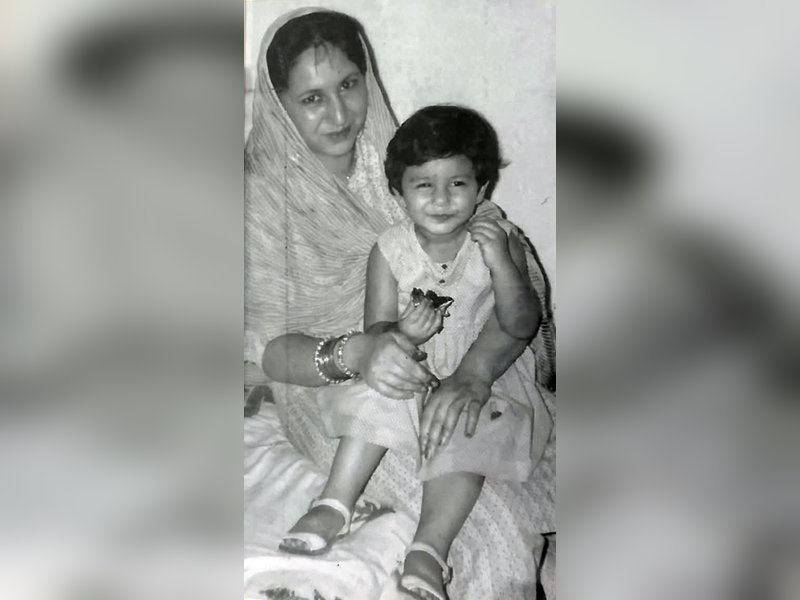 Huma Qureshi reminisces childhood memories with brother Saqib, shares rare pictures of their parents