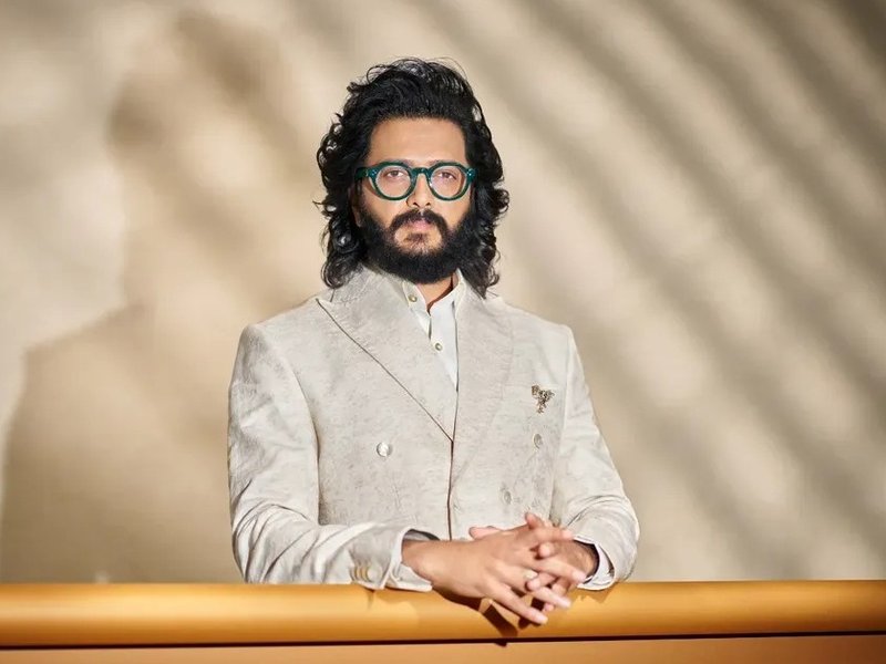 Riteish Deshmukh, Akshay Kumar, Nargis Fakhri and Sonam Bajwa relive Titanic moment on a cruise