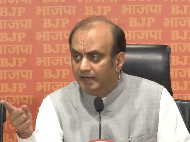 BJP presents 'surrender' list of ex-Cong govts, says Rahul Gandhi's remarks hurt India's self-respect