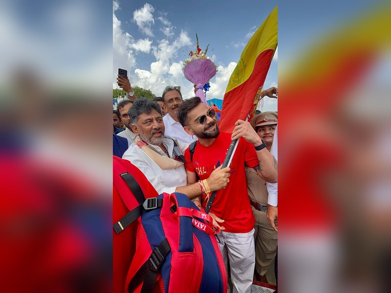 RCB team gets grand welcome at B'luru airport, Dy CM Shivakumar gifts Kannada-RCB flags to Virat Kohli