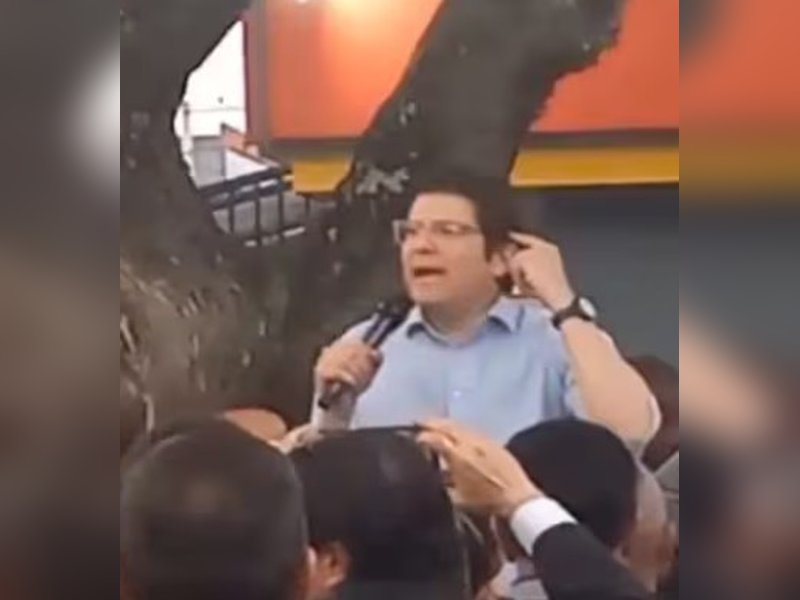 Colombian presidential candidate shot in head at rally, teenager arrested