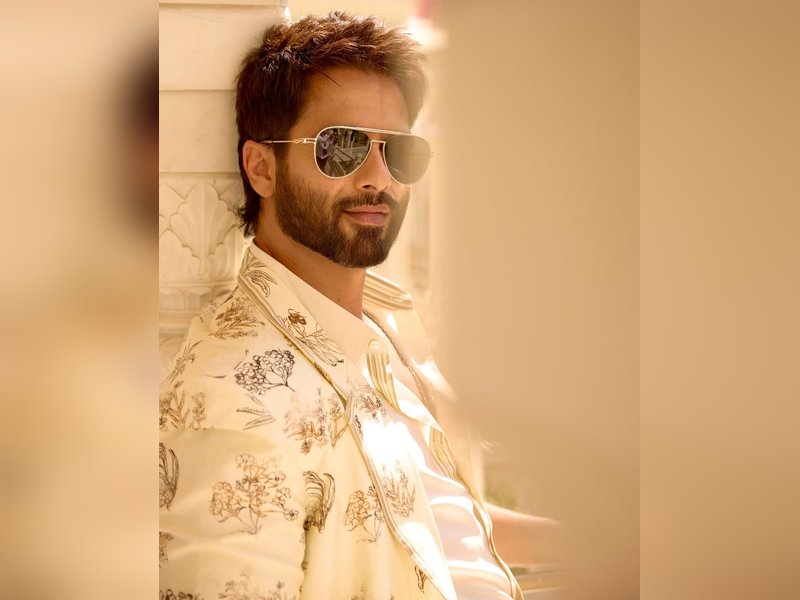 Shahid Kapoor playfully tags wife Mira, brother Ishaan as ‘fans’ 