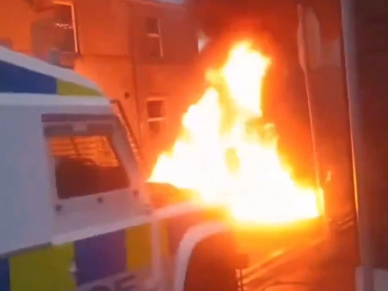 Ireland: Petrol bombs hurled at police after alleged sexual assault of girl