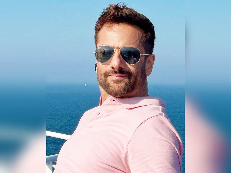 Fardeen Khan urges fans to stay away from smoking: Your future will thank you