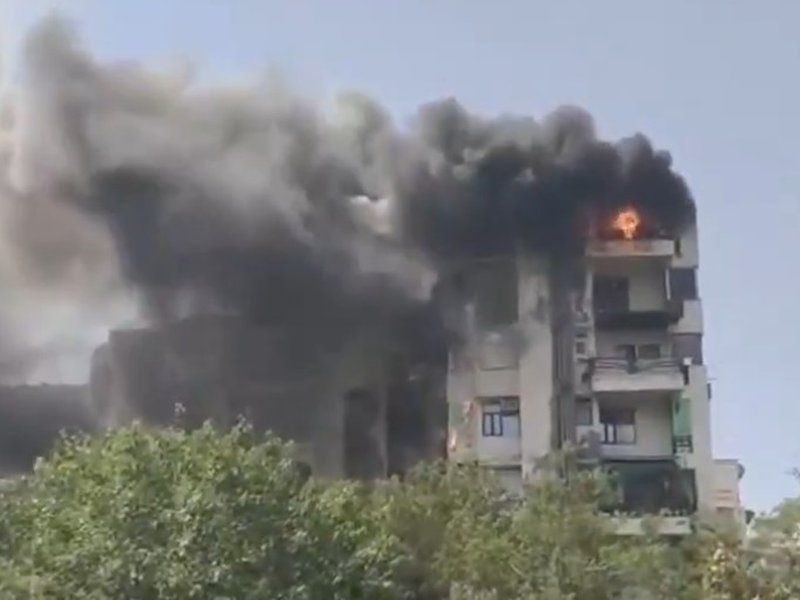 Delhi: Fire erupts in Dwarka residential building; man, 2 children die after jumping from 9th floor