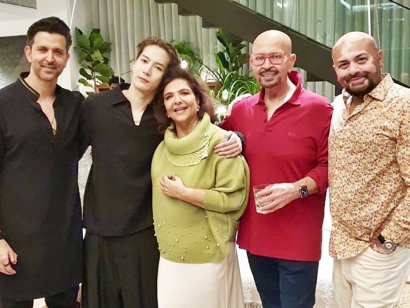 Hrithik, Rakesh Roshan 'welcome' K-pop idol Jackson Wang	