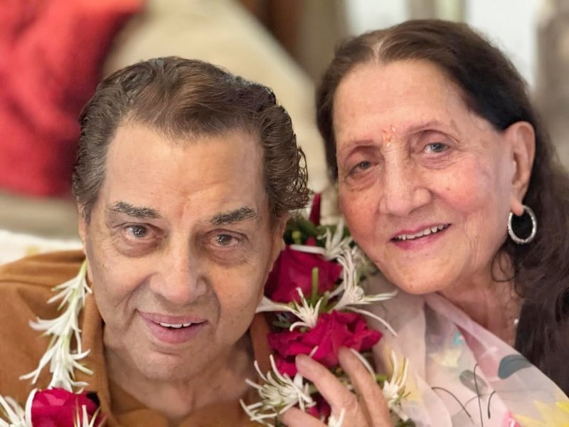 Bobby Deol celebrates parents’ marriage anniversary