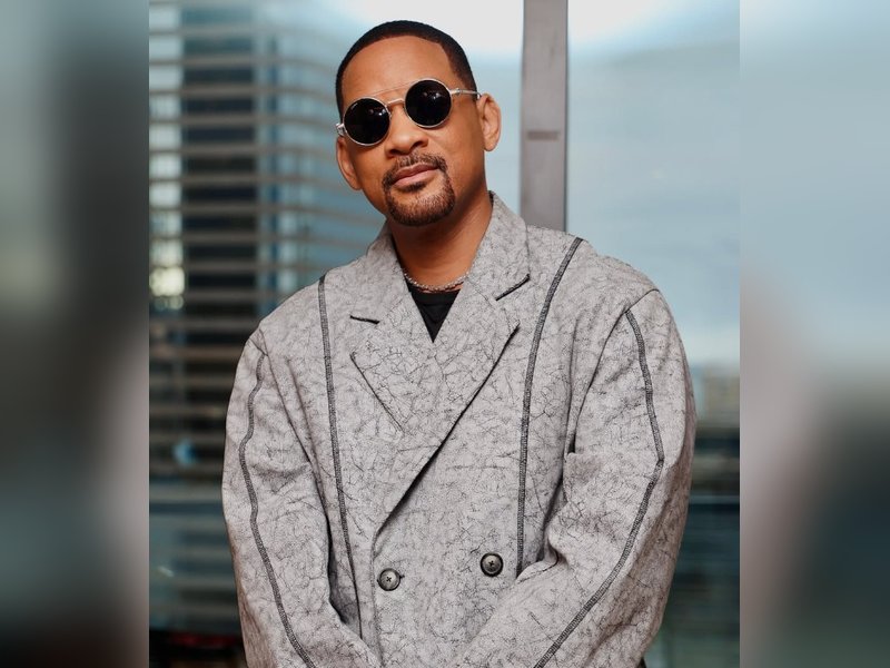 Will Smith brings house down in London with surprise street performance