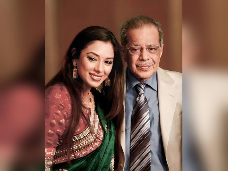 Rupali Ganguly says 'I’ll always be your little girl' as she wishes her dad this Father's Day