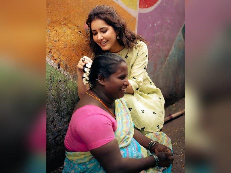 Raashii Khanna walks through Mumbai streets, embraces the city’s spirit with locals