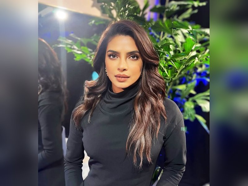 Priyanka Chopra offers support to cousin Mannara Chopra after her father’s demise