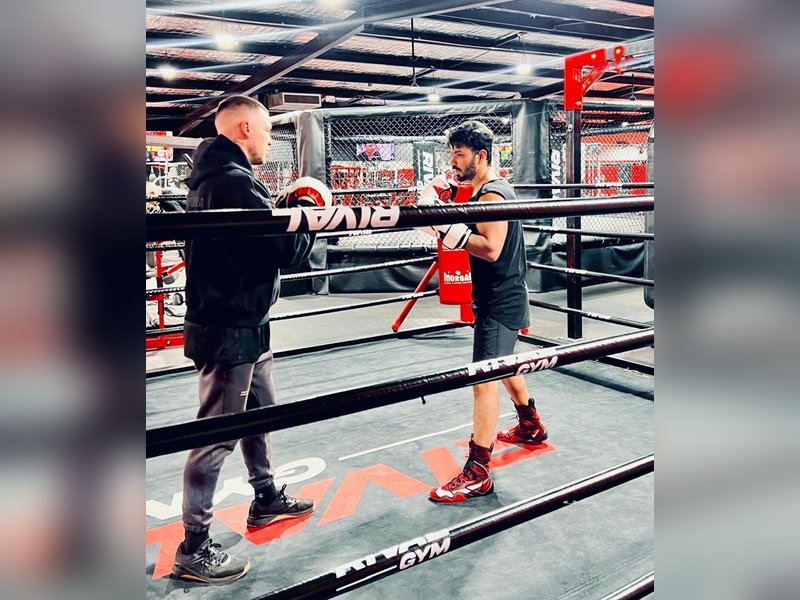 Inspired by Ajith, Mahat Raghavendra turns boxer; Trains with Australian boxing champ Koen Mazoudier!