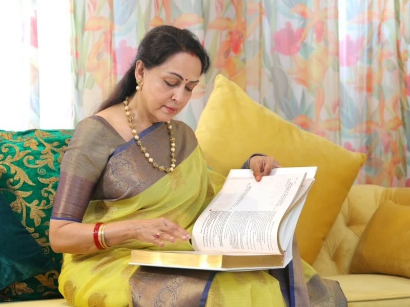Hema Malini voices concern over fading reading culture on National Reading Day