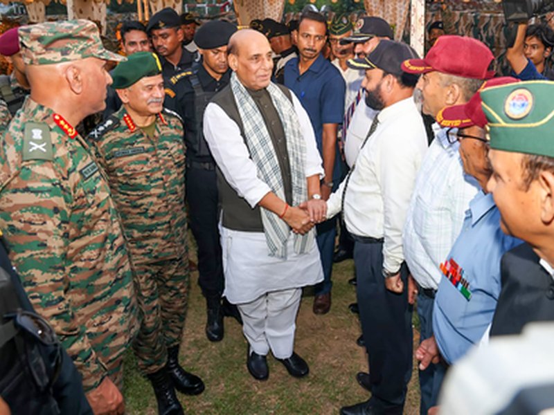 Defence Minister Rajnath Singh leads IDY celebrations at Northern Command HQs in J&K