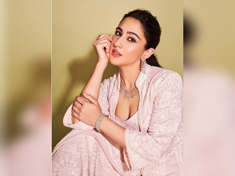 Sara Ali Khan entertains with impromptu shayari during the promotion of 'Metro... In Dino'