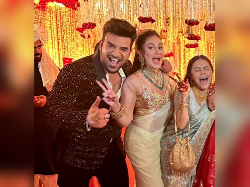 Devoleena Bhattacharjee, Rithvik Dhanjani, Madhurima Tuli grieve the loss of Shefali Jariwala