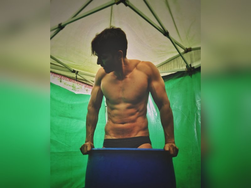 Here’s how Harshvardhan Rane is ‘breaking himself’ with ice-water therapy for Omung Kumar’s ‘Silaa’