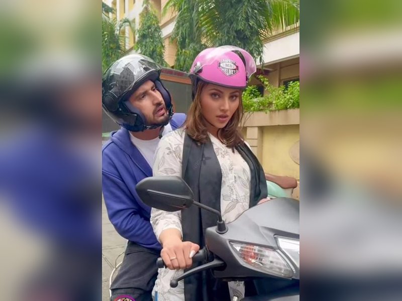 Urvashi Rautela joins the 'Dame Ur Grrr' trend with Jassie Gill during 'Kasoor 2' shoot