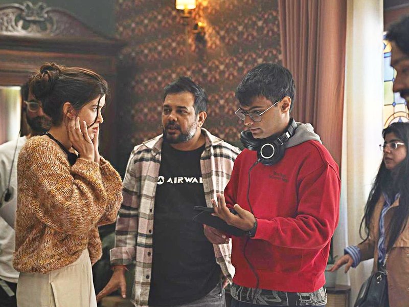 Santosh Singh defends pairing Vikrant Massey & Shanaya Kapoor in 'Aankhon Ki Gustakhiyan' 