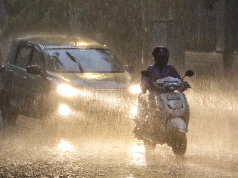 Delhi-NCR hit by sudden downpour, waterlogging triggers traffic chaos