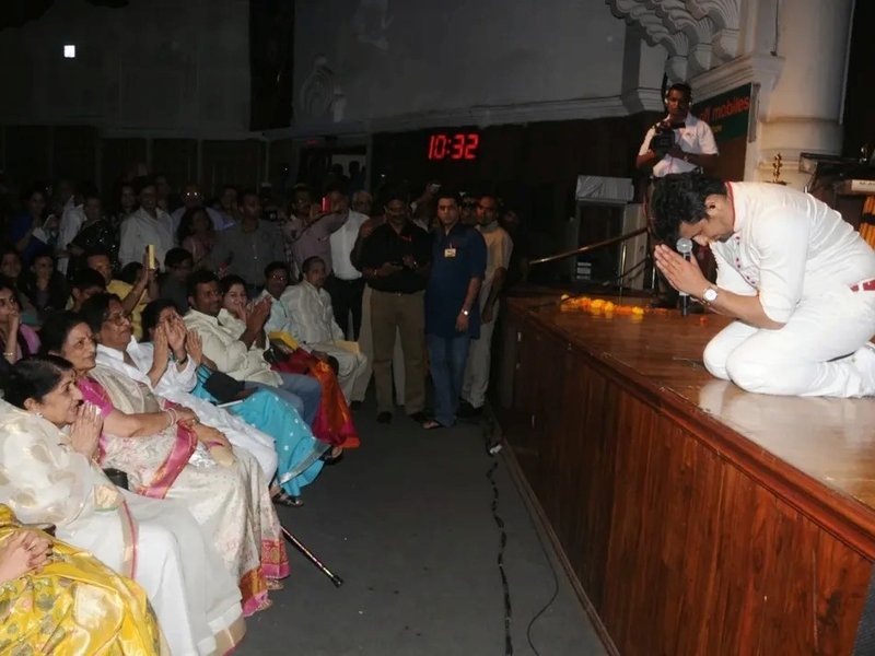 Sonu Nigam recalls how Lata Mangeshkar offered him motherly support 