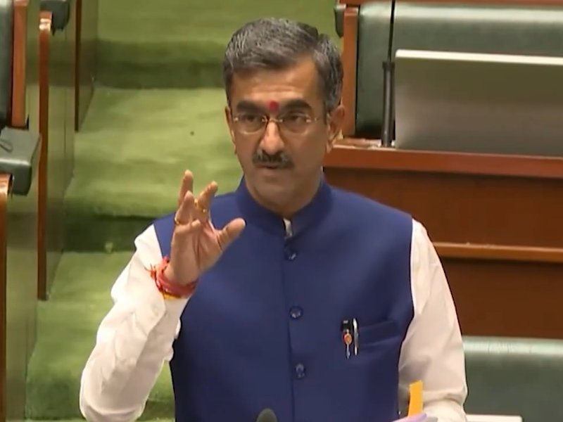 Maha Minister and Shiv Sena (UBT) MLC engage in verbal duel, issue threats in state council