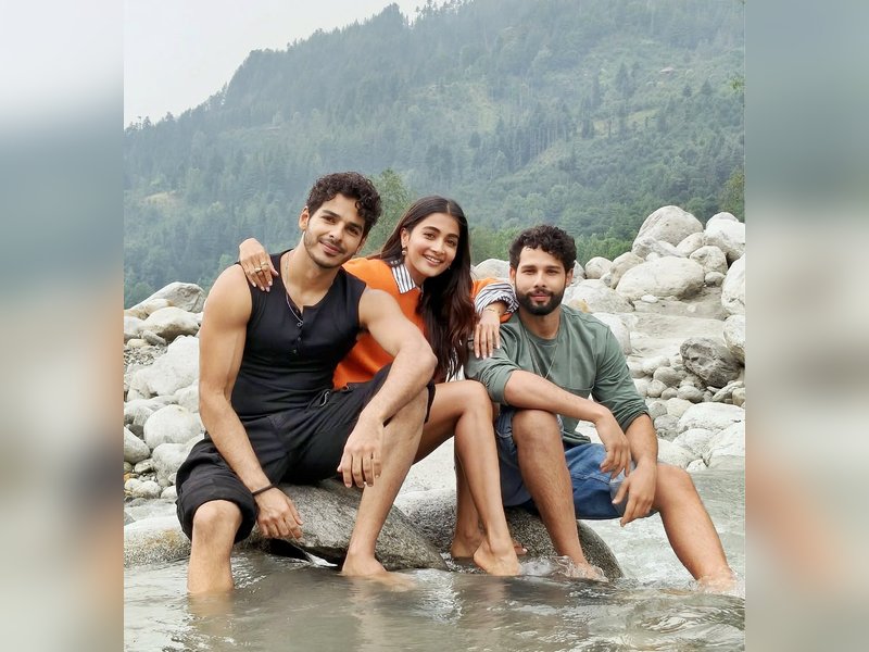 Ishaan Khatter's trip with Siddhant Chaturvedi & Pooja Hegde is filled with epic views & peak drama