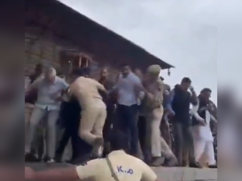 CM Omar Abdullah climbs graveyard gate, grapples with security men amid Martyrs' Day row