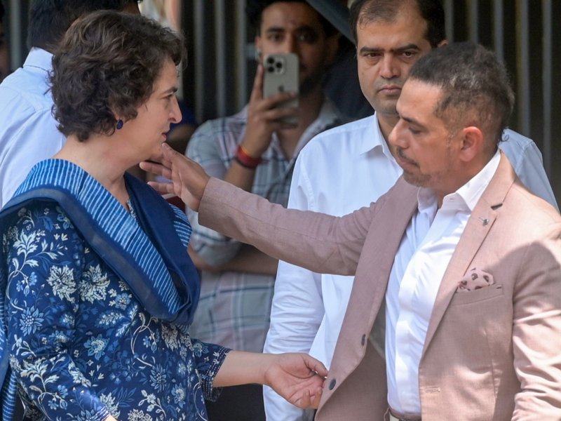 Robert Vadra ducked questions on ties with UK-based arms consultant Sanjay Bhandari: ED Sources (Lead)